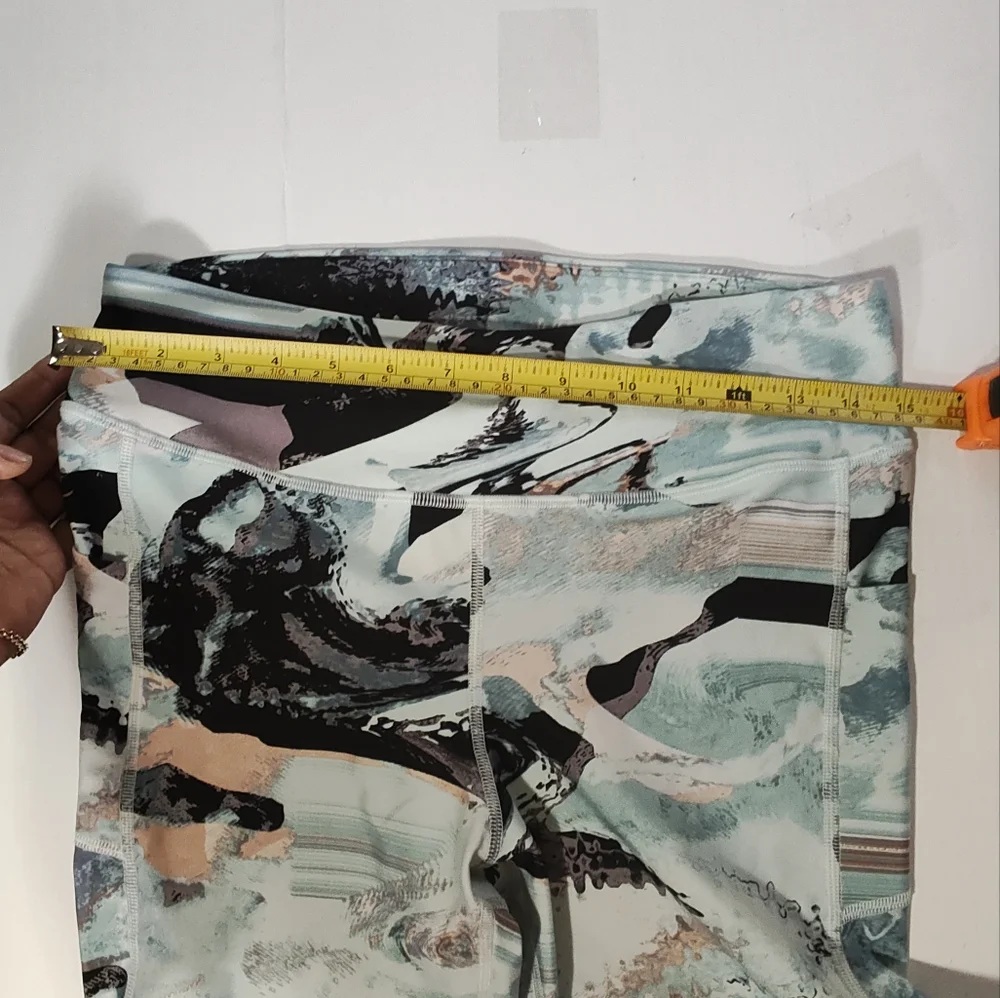 Under Armour Multicolor Abstract Leggings - Picture 10 of 12